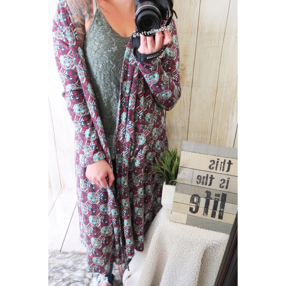 Lularoe printed Sarah duster cardigan 🌿 - Picture 3 of 7
